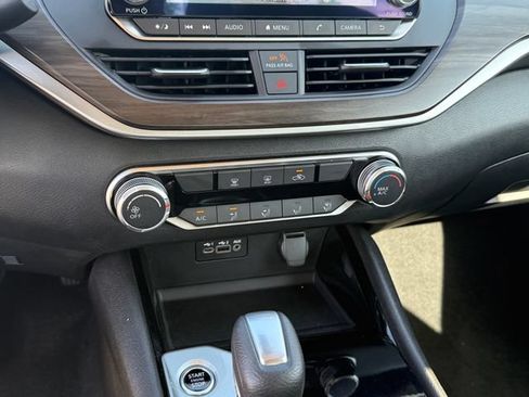 Used 2024 Nissan Altima 2.5 SV FWD image 18