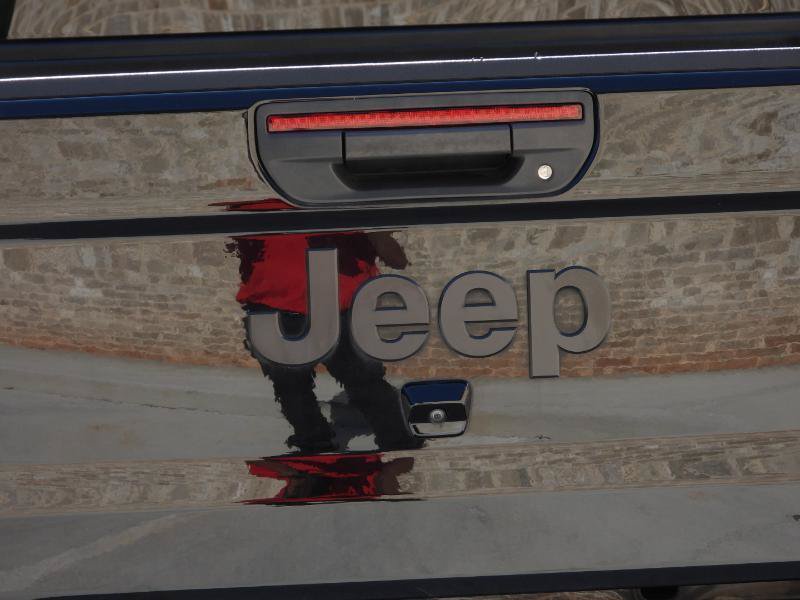 Used 2023 Jeep Gladiator Willys AWD/4WD image 20