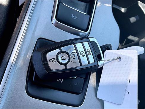 Used 2024 Ford Edge SEL w/ Convenience Package AWD/4WD image 12