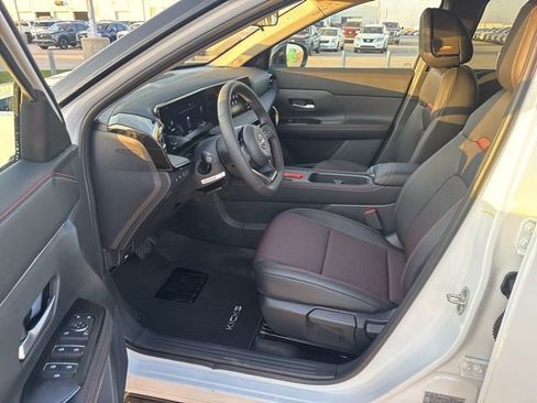New 2026 Nissan Kicks SR w/ SR Premium Package FWD image 8