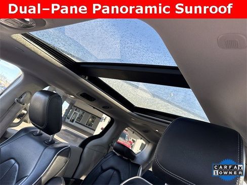 Used 2024 Chrysler Pacifica Limited image 23
