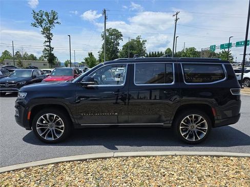 Used 2023 Jeep Grand Wagoneer Series III AWD/4WD image 7