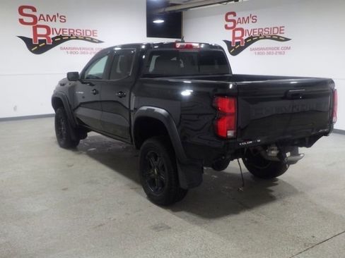 Used 2024 Chevrolet Colorado ZR2 w/ Technology Package image 2