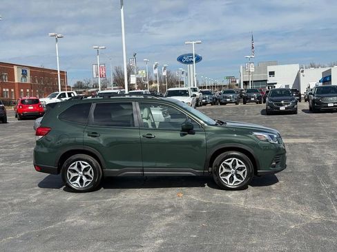 Used 2024 Subaru Forester Premium image 5