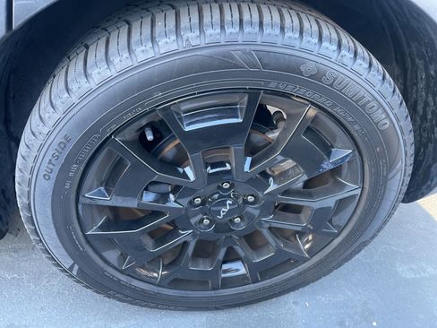 Used 2022 Kia Telluride SX w/ Nightfall Edition Package image 3