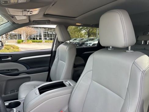Used 2014 Toyota Highlander XLE image 14