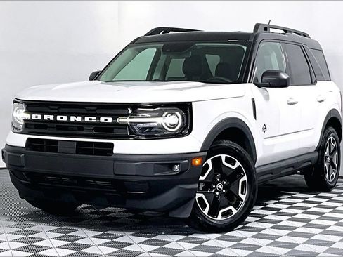 Used 2024 Ford Bronco Sport Outer Banks w/ Tech Package AWD/4WD image 2