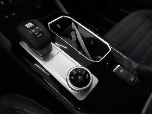 New 2025 Mitsubishi Outlander SE image 15