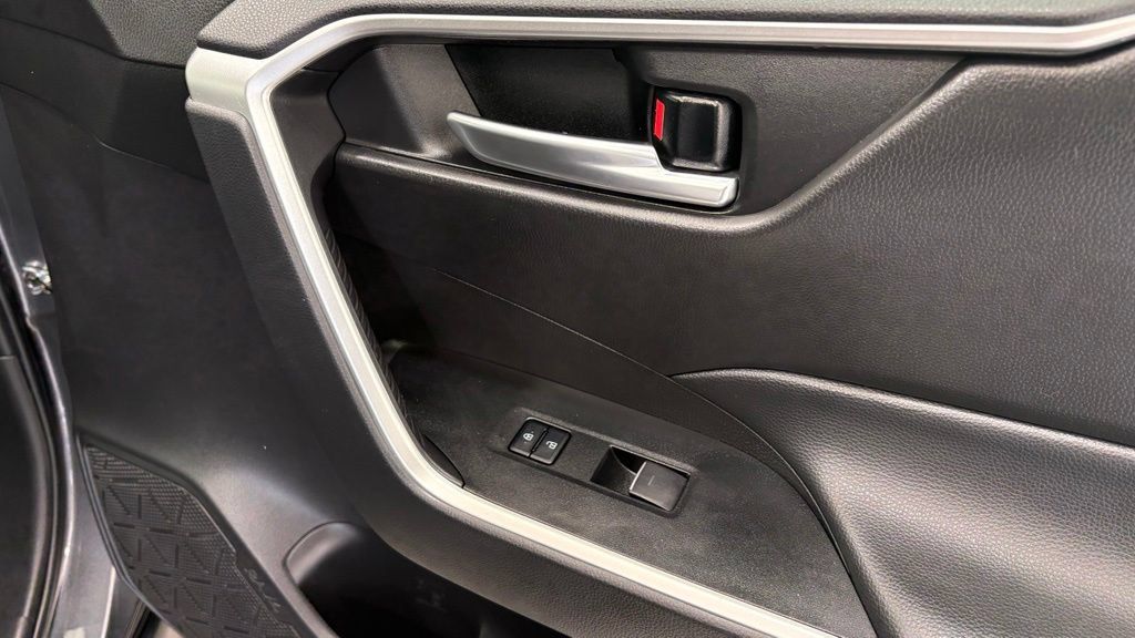 Used 2024 Toyota RAV4 XLE FWD image 23