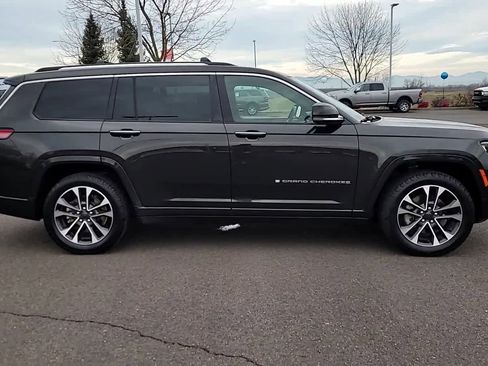Used 2022 Jeep Grand Cherokee L Overland w/ Advanced Protech Group III image 9