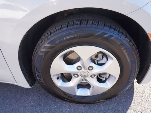 Used 2017 Chrysler Pacifica Touring-L Plus image 17