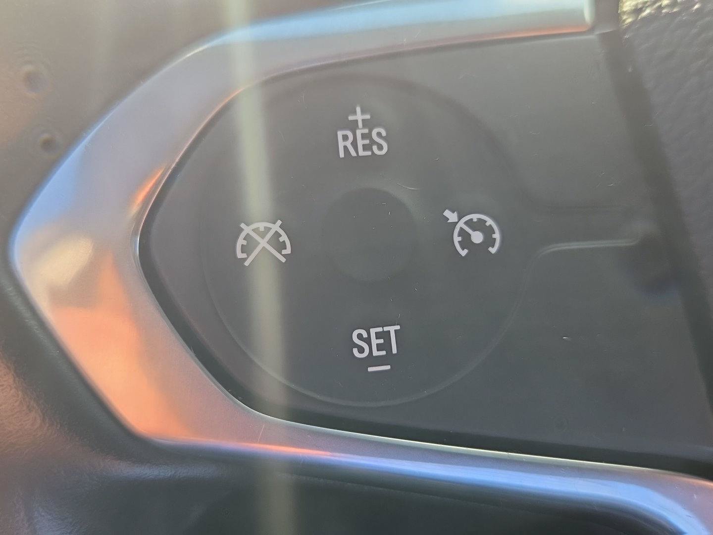 Used 2020 Chevrolet Traverse LT FWD image 13