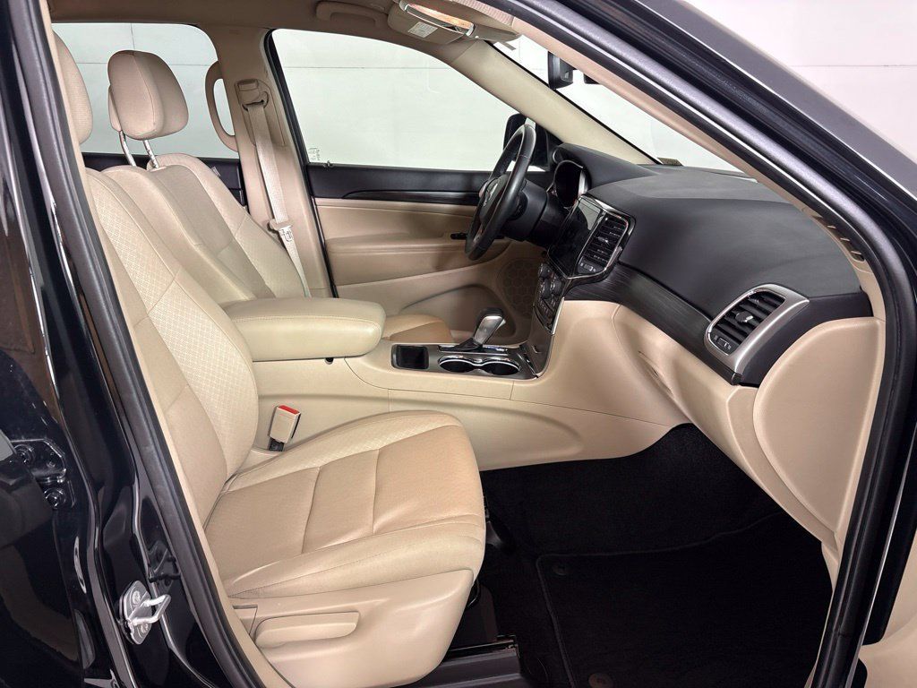 Used 2022 Jeep Grand Cherokee Laredo E RWD image 16
