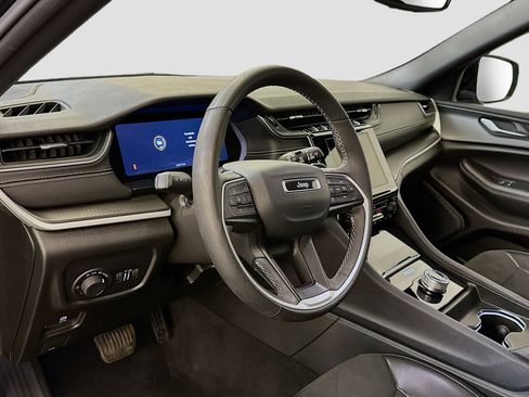 Used 2023 Jeep Grand Cherokee L Altitude image 18