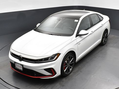 Used 2025 Volkswagen Jetta GLI Autobahn FWD image 18