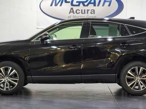 Used 2021 Toyota Venza LE AWD/4WD image 13