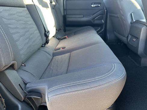 Used 2022 Nissan Frontier SV image 16