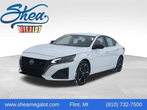 Used 2024 Nissan Altima 2.5 SR image 1