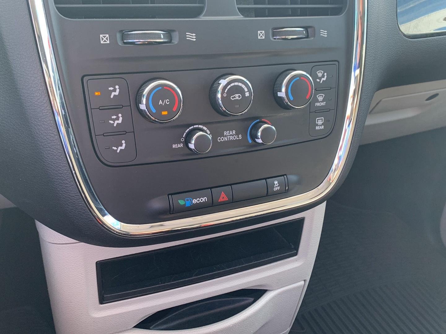 Used 2017 Dodge Grand Caravan SE w/ Power Window Group FWD image 14