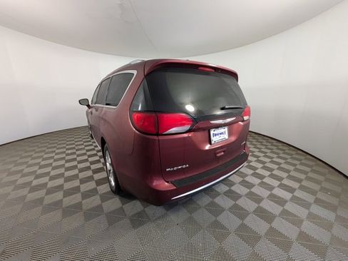 Used 2019 Chrysler Pacifica Limited image 14