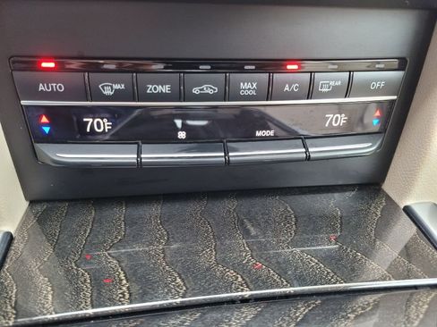 Used 2016 Mercedes-Benz E 350 4MATIC Sedan image 37