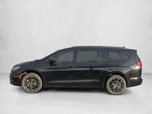 New 2026 Chrysler Pacifica Limited w/ S Appearance Package AWD/4WD image 5