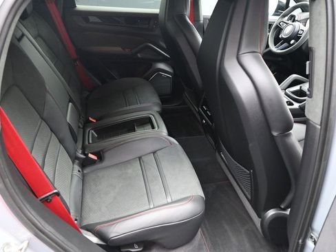Certified 2025 Porsche Cayenne GTS AWD/4WD image 10