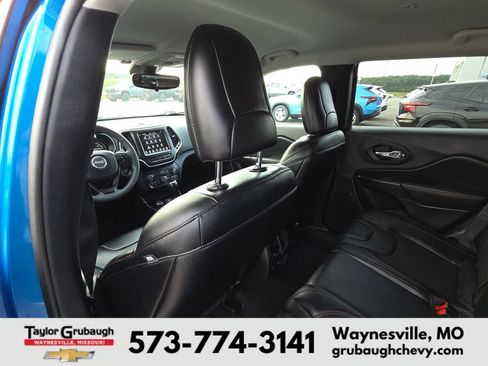Used 2022 Jeep Cherokee Trailhawk w/ Trailer Tow Group AWD/4WD image 27