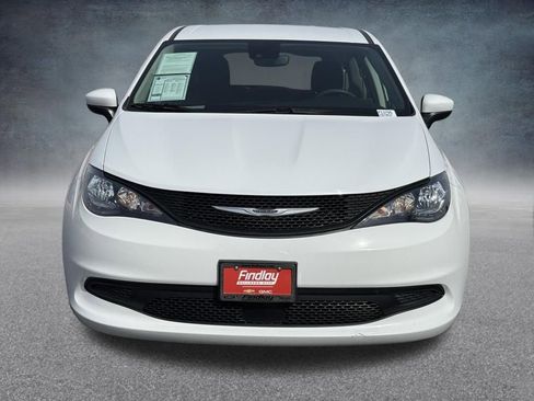 Used 2023 Chrysler Voyager LX image 9