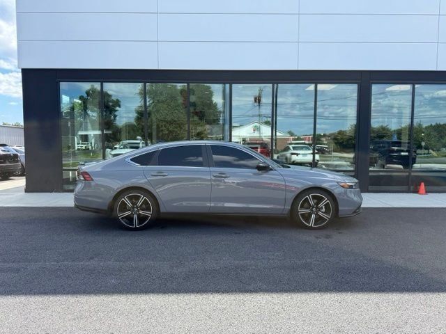 Used 2023 Honda Accord Sport image 2