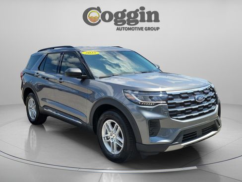 Certified 2025 Ford Explorer Active AWD/4WD image 4