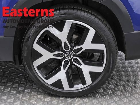 Used 2022 Volkswagen Taos SEL image 32