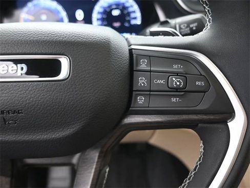 Used 2023 Jeep Grand Cherokee L Limited w/ Luxury Tech Group II image 28