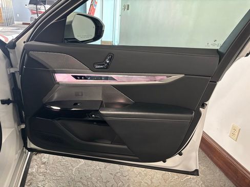 Used 2025 BMW 740i xDrive image 17