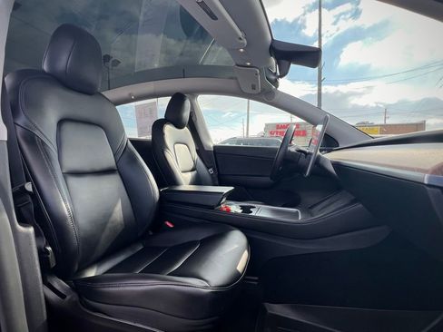 Used 2021 Tesla Model Y Long Range image 31