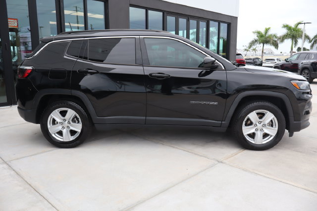 Used 2022 Jeep Compass Latitude FWD image 2