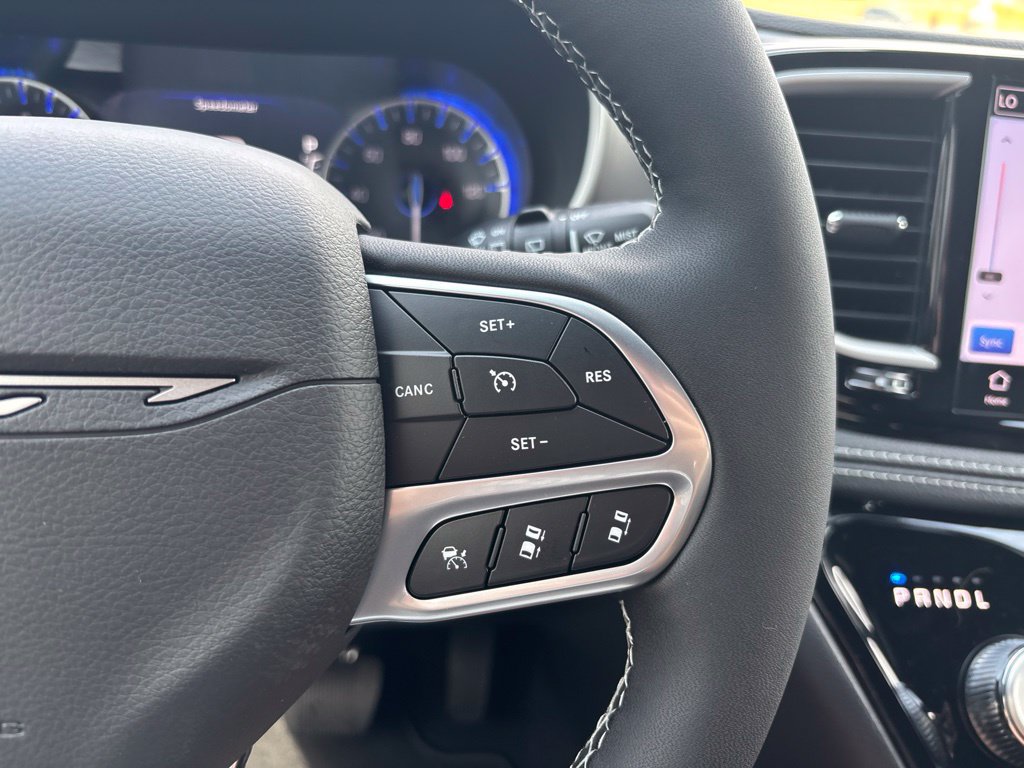 New 2027 Chrysler Pacifica Select FWD image 38
