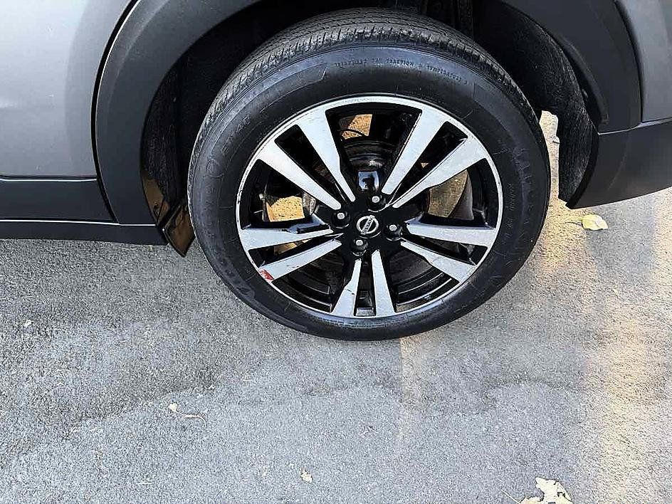 Used 2019 Nissan Kicks SV FWD image 9