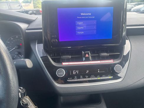 Used 2025 Toyota Corolla LE FWD image 17
