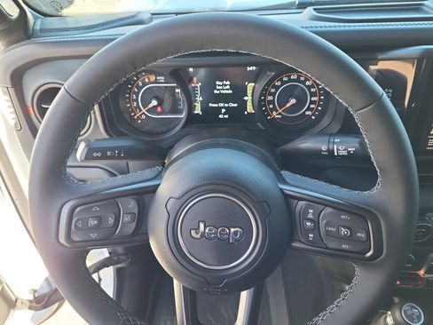 New 2025 Jeep Gladiator Mojave image 11