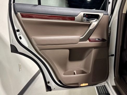 Used 2014 Lexus GX 460 image 28