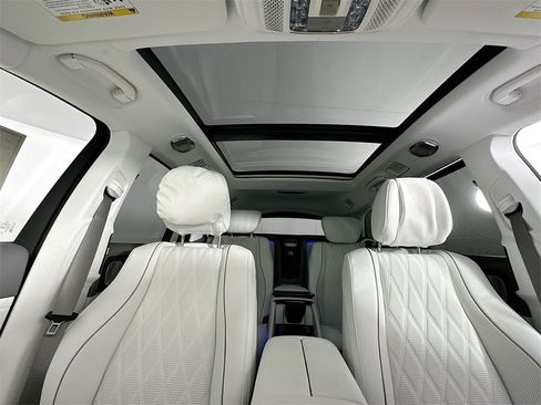 Used 2026 Mercedes-Benz Maybach GLS 600 4MATIC image 23