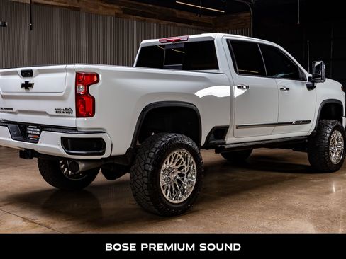 Used 2024 Chevrolet Silverado 2500 High Country w/ Technology Package image 9