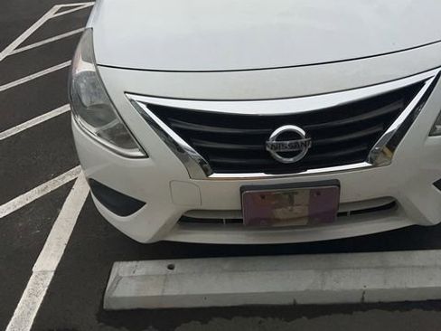 Used 2015 Nissan Versa SV FWD image 5