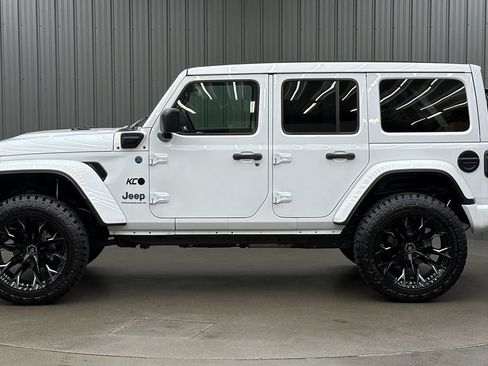 Used 2025 Jeep Wrangler Unlimited Sahara w/ Safety Group AWD/4WD image 2
