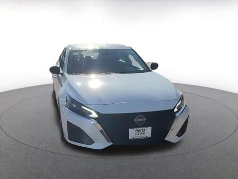 Used 2025 Nissan Altima 2.5 SV FWD image 4