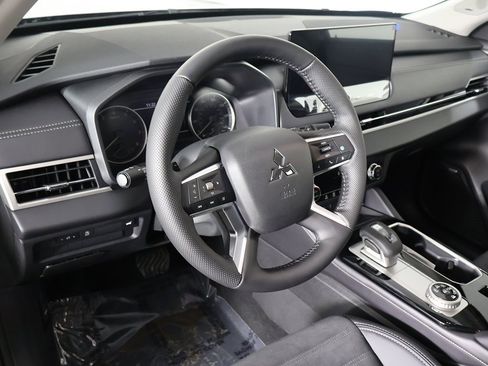 New 2026 Mitsubishi Outlander SE image 26