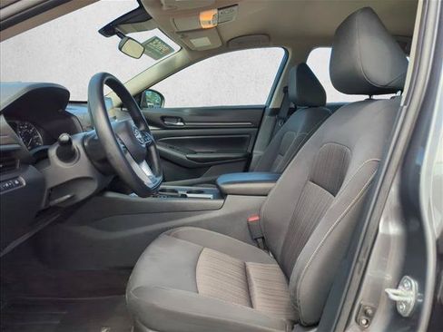 Used 2025 Nissan Altima 2.5 SV FWD image 18