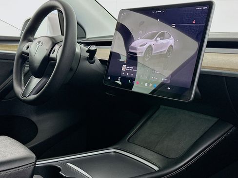 Used 2023 Tesla Model Y Long Range AWD/4WD image 27