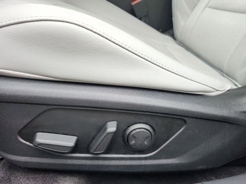 Used 2022 Hyundai Elantra Limited image 13